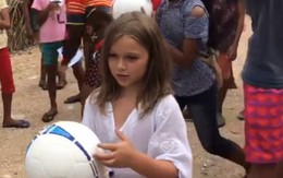 Vẻ đẹp thiên thần của bé Happer Beckham trong chuyến từ thiện cùng gia đình khiến nhiều người xuýt xoa