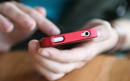 Đức: Cảnh báo tình trạng con đuối nước vì cha mẹ mải dùng smartphone