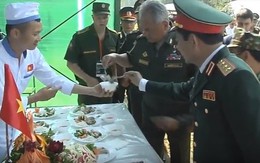 Đây là phản ứng của Bộ trưởng Quốc phòng Nga khi nếm thử nem do các chiến sĩ Việt Nam làm