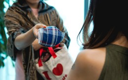 Mẹ chồng hỏi mượn chiếc khẩu trang, nàng dâu trẻ hậm hực lên mạng nói xấu, chị em đồng lòng hỏi "khẩu trang em dệt bằng vàng ư?"