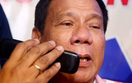 Vứt bỏ smartphone, ông Duterte tuyên bố: "CIA đang theo dõi tôi, họ muốn tôi chết"