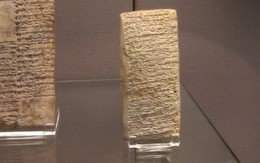 Sự thật thú vị: Từ cách đây 3.800 năm, khách hàng đã biết viết review chê sản phẩm kém chất lượng trên một phiến đá