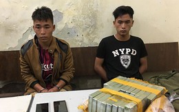 Hai anh em ruột vận chuyển 18 bánh heroin bằng xe máy