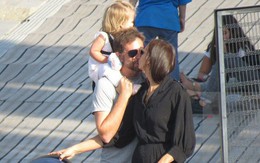 Ngọt ngào với hình ảnh Bradley Cooper một tay chăm con cho Irina Shayk thảnh thơi dạo phố
