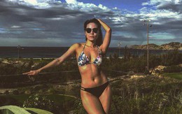 Clip: Ca sĩ Phương Linh cởi áo, khoe thân hình nóng bỏng ở tuổi 35 khi diện bikini