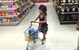 Để con gái 4 tuổi đi siêu thị mua sắm đồ, bà mẹ trẻ khiến người xung quanh sửng sốt