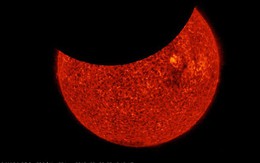 Tàu vũ trụ NASA ghi lại khoảnh khắc ngoạn mục mặt trăng ‘ăn’ mặt trời