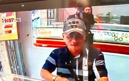 “Đại gia” quăng bọc ngoại tệ rồi giật vàng rồi bỏ chạy