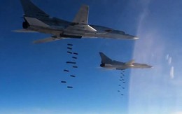 Nga: 10 máy bay ném bom Tu-22M3 đồng loạt không kích "sân bay kẻ thù"