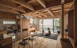Gia đình có 3 con nhỏ vẫn sống thoải mái trong ngôi nhà phố chật hẹp ở Nhật nhờ thiết kế thông minh