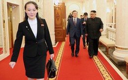 Hình ảnh bóng hồng quyền lực tất bật trợ giúp hai nhà lãnh đạo liên Triều