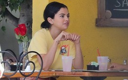 Chẳng buồn quan tâm tới tin Justin Bieber "ngáo đá", Selena Gomez bận rộn "liếc mắt đưa tình" với bạn trai