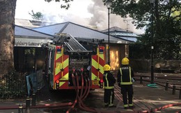 [NÓNG] Cháy lớn ở trung tâm giải trí tại London, 80 lính cứu hỏa được điều động