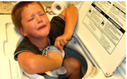 Nguy hiểm tiềm tàng từ chiếc máy giặt nhà nào cũng có và tai nạn hú hồn của cậu bé 3 tuổi