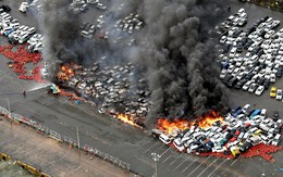 Siêu bão mạnh nhất 1/4 thế kỷ của Nhật: Hàng trăm ô tô cháy ngùn ngụt trong biển lửa