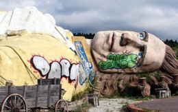 Công viên giải trí bỏ hoang ở Nhật: Nằm cạnh khu rừng tự sát nổi tiếng, bức tượng khổng lồ rùng rợn nằm giữa trung tâm