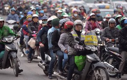 Người dân ùn ùn về lại Hà Nội sau kỳ nghỉ tết, cửa ngõ phía nam bắt đầu đông đúc