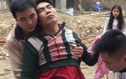 Nhặt vỏ đạn sau vụ nổ ở Bắc Ninh, người đàn ông bị nổ nát bàn tay