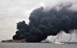 Tìm thấy thi thể trong tàu chở dầu bốc cháy ngoài biển Trung Quốc