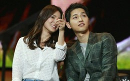 Vợ chồng Song Joong Ki - Song Hye Kyo nắm tay tình tứ khi hẹn hò tại Nhật Bản