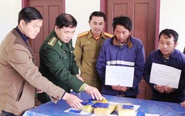 Bắt 2 người Lào đang vận chuyển 18.000 viên hồng phiến sang Việt Nam