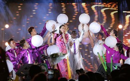 Phi Nhung khiến hàng ngàn khán giả thích thú khi hát nhạc remix