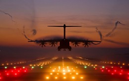 7 ngày qua ảnh: Siêu vận tải cơ  Airbus A 4100 M hạ cánh trong đêm