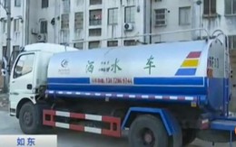 Trung Quốc: Công ty dược dùng xe bồn tưới 3.000 tấn nước thải ra đường