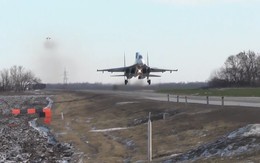 Đối phó tình huống khẩn cấp, tiêm kích Nga hạ cánh ngay trên đường cao tốc