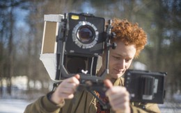 Ngắm nhìn những cảnh quay kì ảo từ máy quay Large format tự chế của nhiếp ảnh gia 18 tuổi
