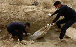 Phát hiện một hố chôn tập thể lớn với 1.500 thi thể ở Raqqa, Syria
