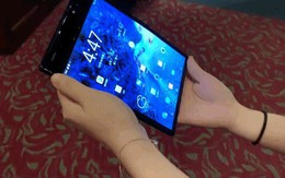 The Verge: Smartphone Royole FlexPai trông thì xấu xấu nhưng màn hình gập của nó ít ra cũng hoạt động y như quảng cáo