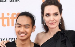 Mới ngày nào cậu bé mồ côi Campuchia được Angelina Jolie nhận nuôi mà giờ đã sắp rời xa vòng tay mẹ