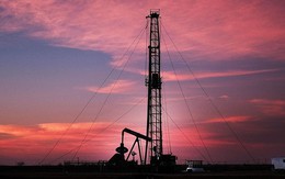 Tăng sản lượng quá tay, các “đại gia” dầu mỏ làm thế giới ngập trong dầu?