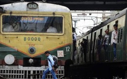 Lo thất nghiệp và áp lực thi cử, 4 thanh niên Ấn Độ lao đầu vào xe lửa tự tử