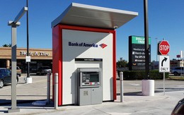 Dân đổ xô tới cây ATM rút 10 USD được 100 USD