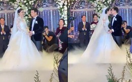 Cận cảnh nụ hôn môi ngọt ngào của Á hậu Thanh Tú và chồng đại gia trong đám cưới xa hoa