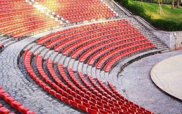 Hàng ghế trắng triệu góc sống ảo ở Đà Lạt đã được sơn đỏ hết rồi ư?