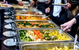 Đi ăn buffet, hãy tránh những thực phẩm dưới đây