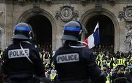 Pháp tăng lương cho cảnh sát sau cuộc biểu tình "Áo vàng"