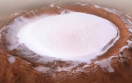 Mời bạn ngắm nhìn hố thiên thạch Sao Hỏa sâu 2 km, đường kính 81,4 km, chứa đầy băng không bao giờ tan