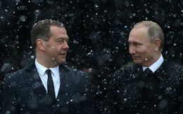 Thắng Đông thắng Tây, nhưng không "thắng" được lòng dân: Chính phủ của ông Medvedev gặp rắc rối