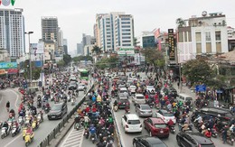 Ảnh: Đường phố Hà Nội ùn tắc trong ngày đi làm đầu tiên của năm 2019