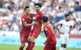 Tinh thần thi đấu tuyệt vời của ĐT Việt Nam khiến dân  mạng phấn khích: "Như xem World Cup"