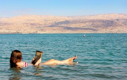 Jordan, nơi con người có thể tự nổi lên trên mặt nước