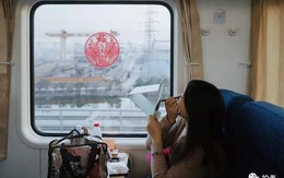 Đường về quê ăn Tết của dân Trung Quốc: Người tranh thủ chợp mắt, người vẫn không quên làm đẹp