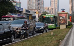 Buýt nhanh BRT vẫn "lụt" trong giờ cao điểm