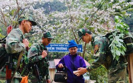 "Bộ đội luôn sát cánh, đồng hành cùng dân chỉ có ở nước ta"