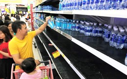 Cảnh tượng chưa từng thấy ở siêu thị Hà Nội sau tin nhà máy nước sông Đà cắt nước