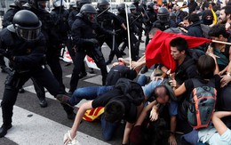 Nửa triệu người xuống đường biểu tình, bạo lực bùng phát tại Catalonia